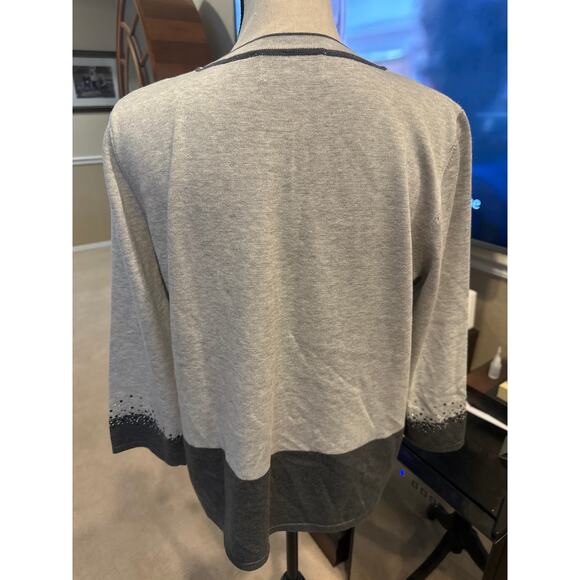 Women’s Alfred Dunner Gray Sequin Sweater. Size Medium - Picture 5 of 5